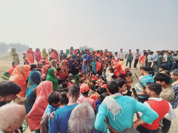 सड़क किनारे 48 वर्षीय व्यक्ति का मिला शव, हत्या की आशंका