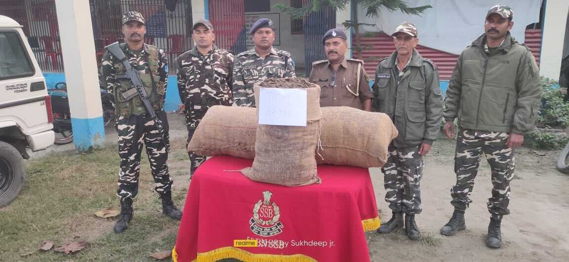 60 किलो गांजा जब्त, तस्कर फरार