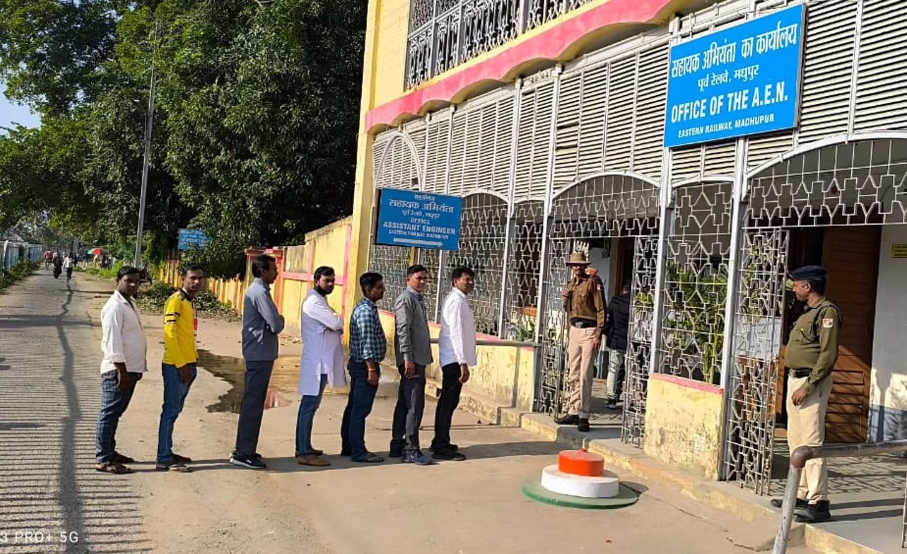 रेलवे यूनियन के चुनाव में रेल कर्मियों ने मतदान में बढ़-चढ़कर लिया हिस्सा, रही गहमागहमी