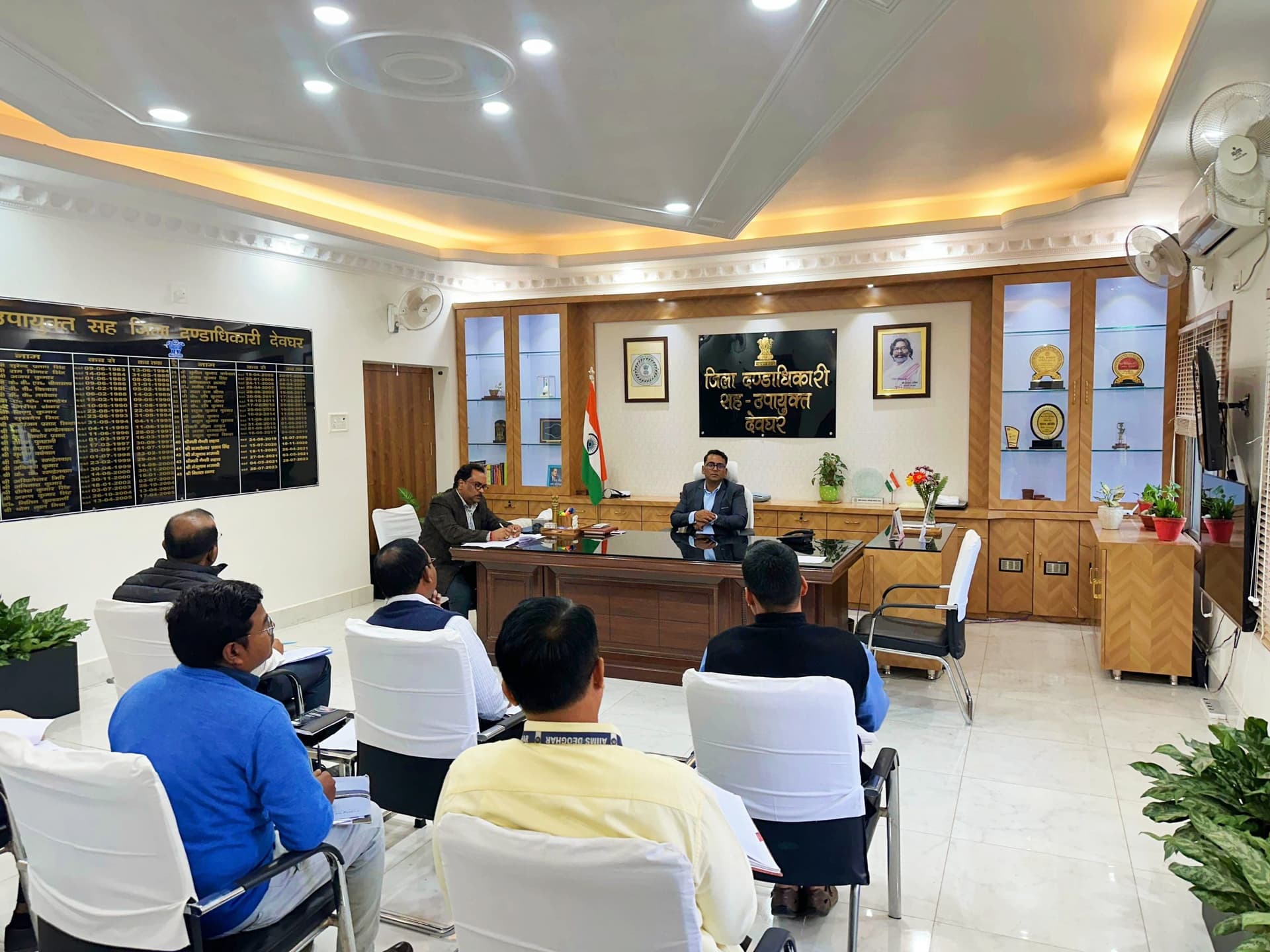 डीसी ने एम्स की सुविधा और सारी व्यवस्था को सुदृढ़ करने का अधिकारियों को दिया टास्क