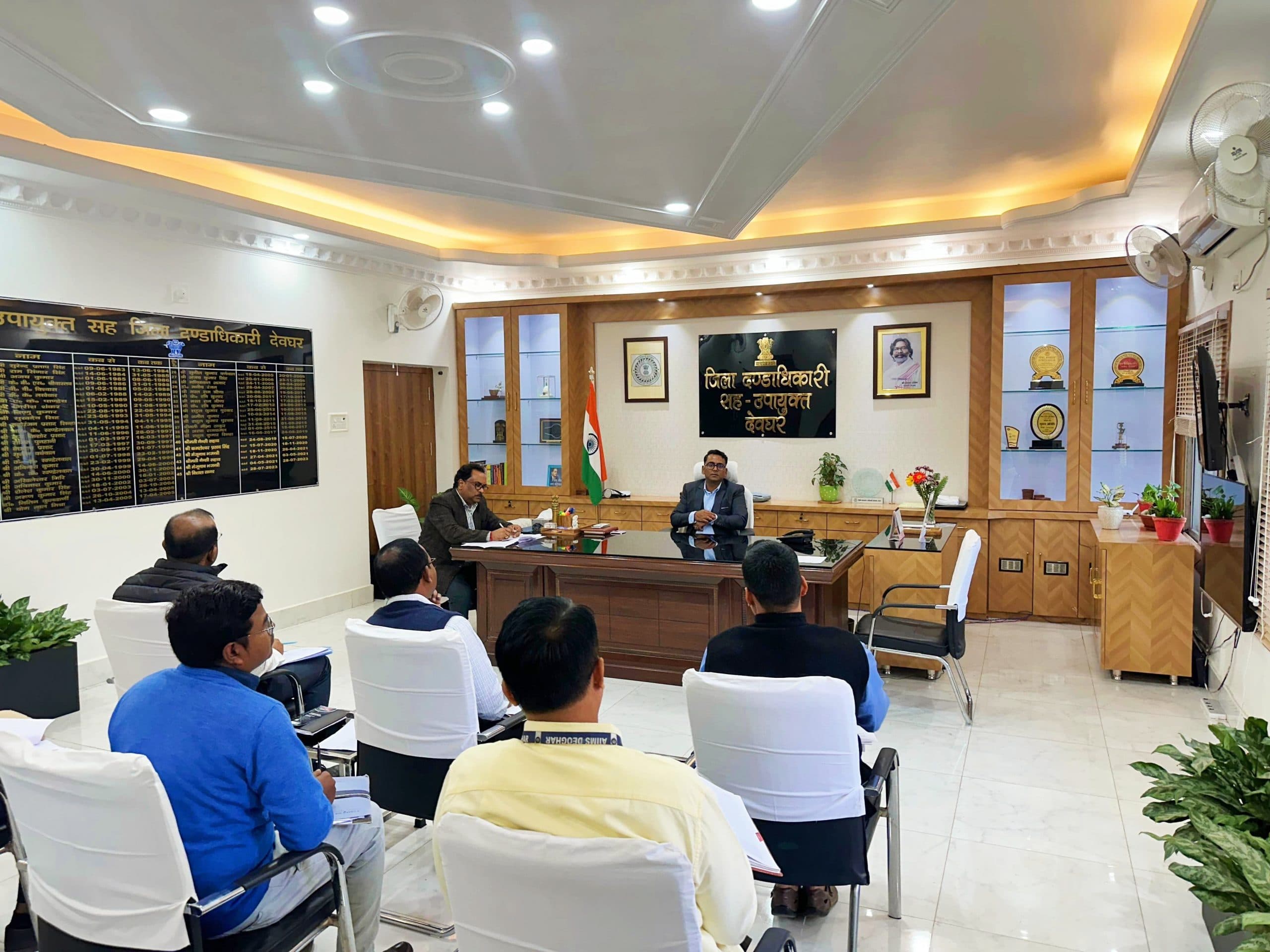 डीसी ने एम्स की सुविधा और सारी व्यवस्था को सुदृढ़ करने का अधिकारियों को दिया टास्क