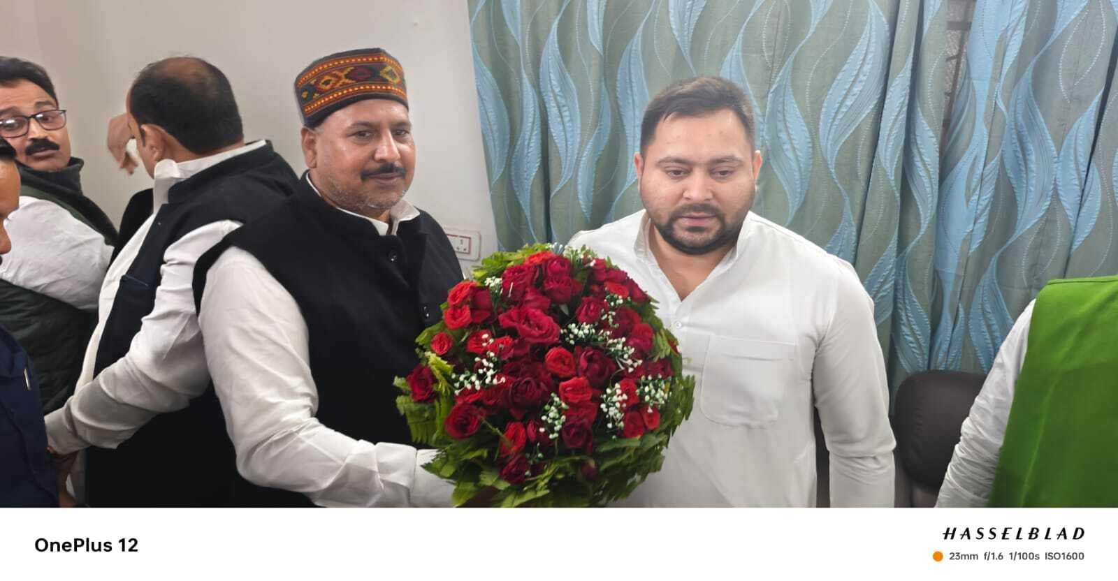 कार्यकर्ता दर्शन सह संवाद कार्यक्रम में भाग लेने खगड़िया पहुंचे पूर्व उपमुख्यमंत्री तेजस्वी यादव