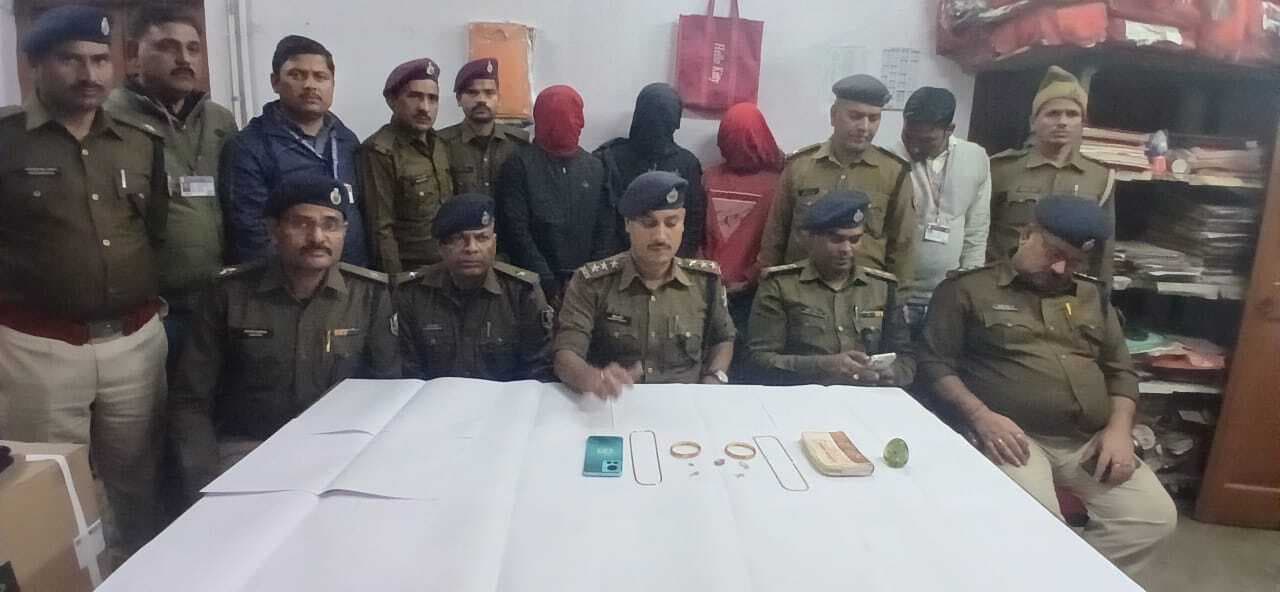 कैपिटल एक्सप्रेस से चोरी की गयी 10 लाख रुपये मूल्य की जेवरात बरामद, तीन गिरफ्तार