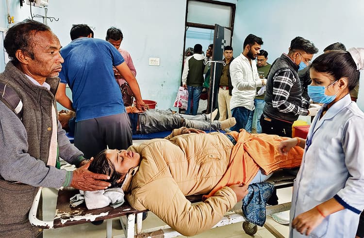 कार ने वन विभाग के दारोगा समेत दो को मारी टक्कर