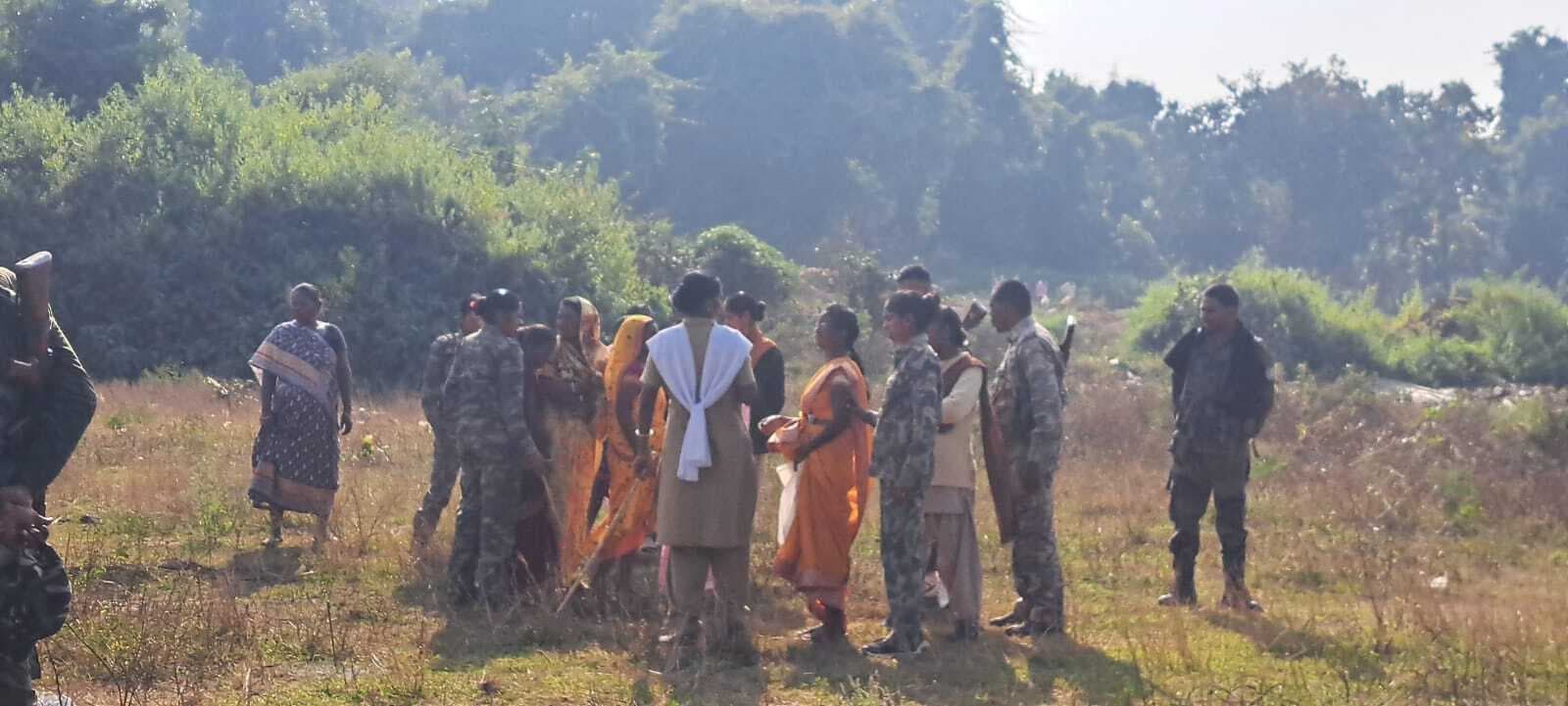 Giridih News: कड़ी सुरक्षा के बीच विवादित भूमि की हुई मापी