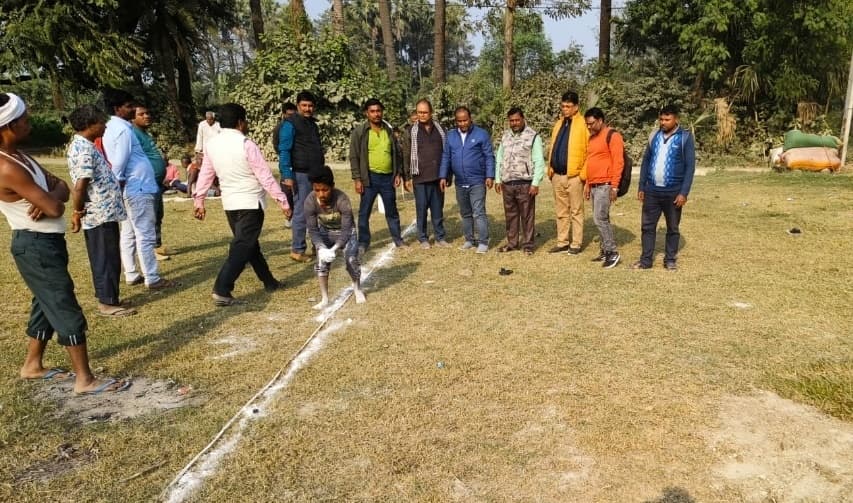 उजियारपुर के 22 पंचायतों में 24 खेल मैदान निर्माण कार्य शुरू