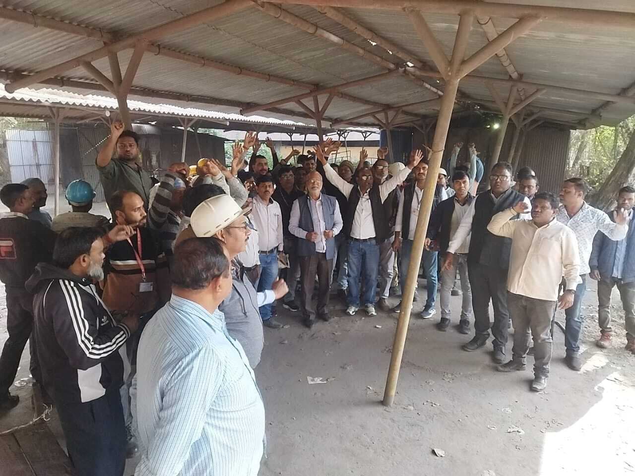 BOKARO NEWS: 39 माह का एरियर व मेडिकल जांच को लेकर मजदूर एकजुट : चौधरी