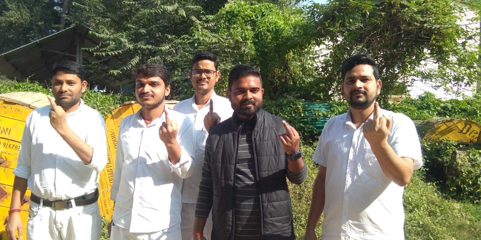 Chaibasa News : पहले दिन 31 पोलिंग बूथों पर हुई वोटिंग