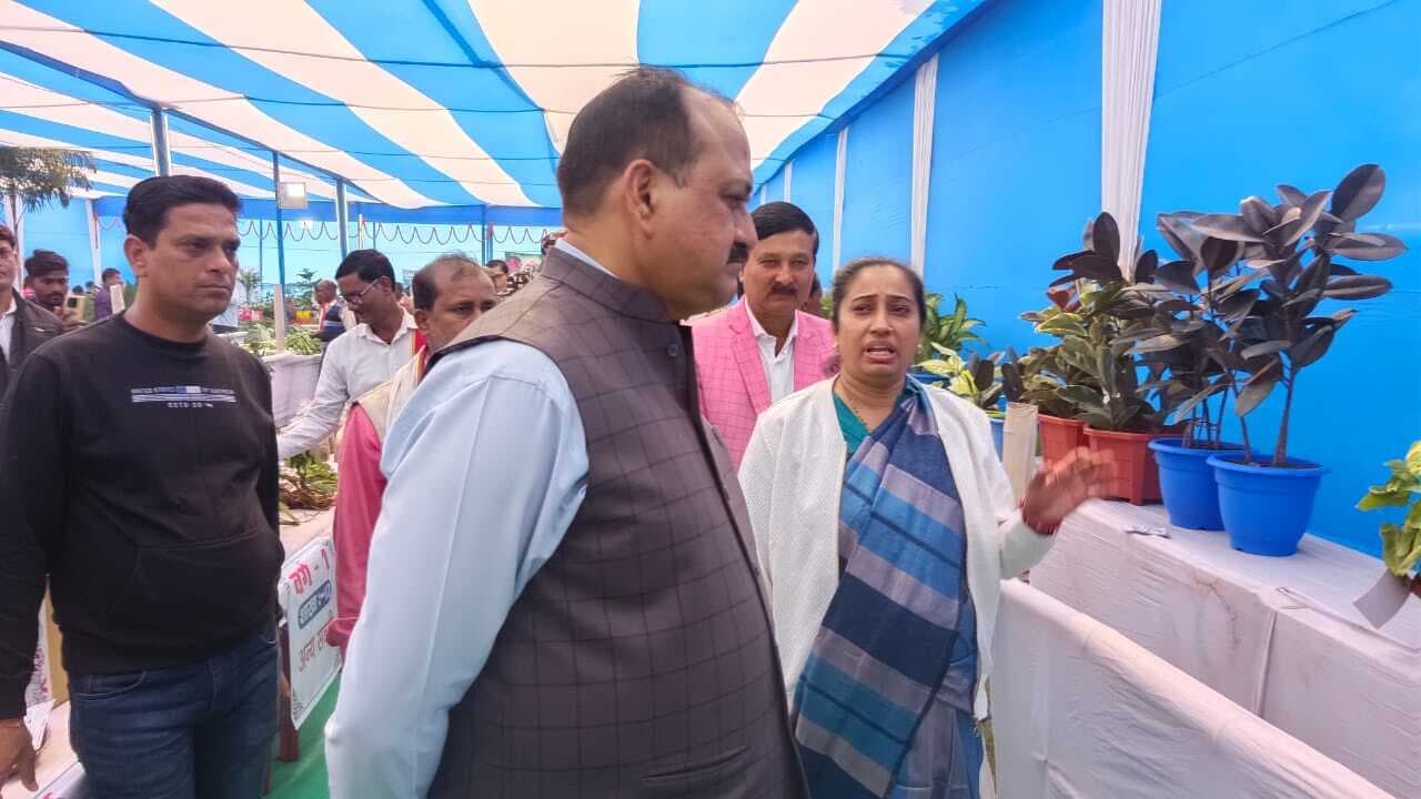 munger news : प्रमंडलस्तरीय उद्यान प्रदर्शनी में 192 कृषकों के 290 उत्पादों की लगी प्रदर्शनी