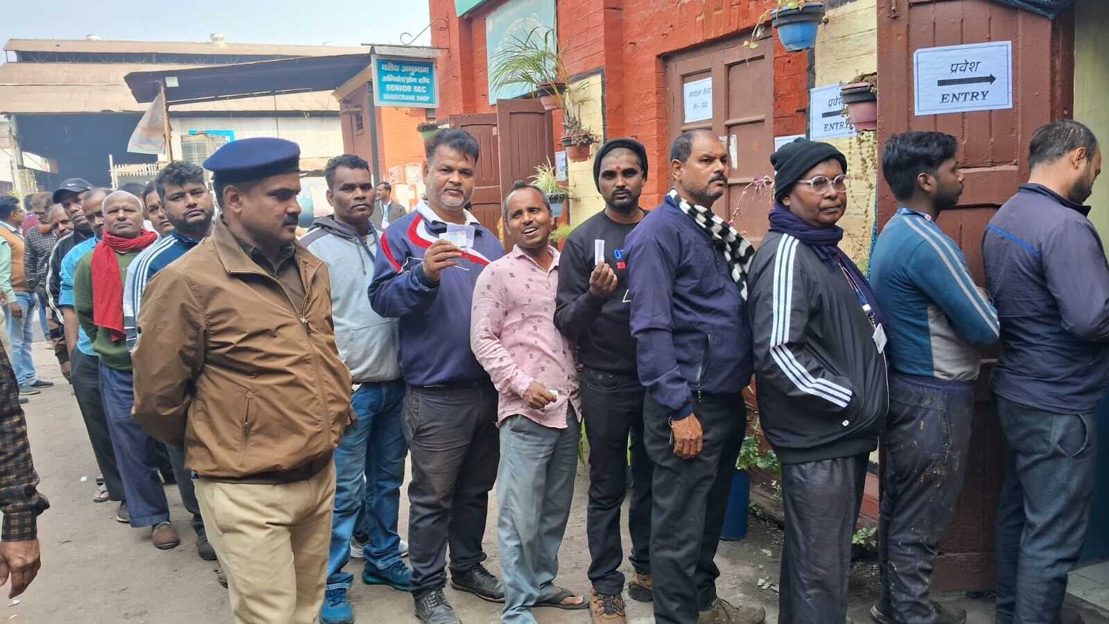 munger news : जमालपुर में कड़ी सुरक्षा के बीच रेलवे के यूनियन की मान्यता के लिए मतदान आरंभ