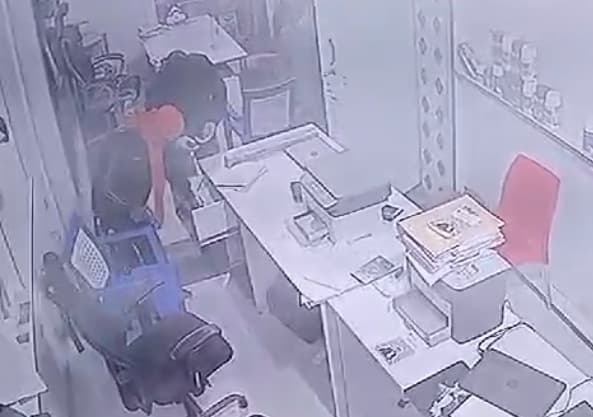 Bhagalpur news मार्बल दुकान में आधी रात को चोरी का प्रयास, घटना सीसीटीवी में कैद