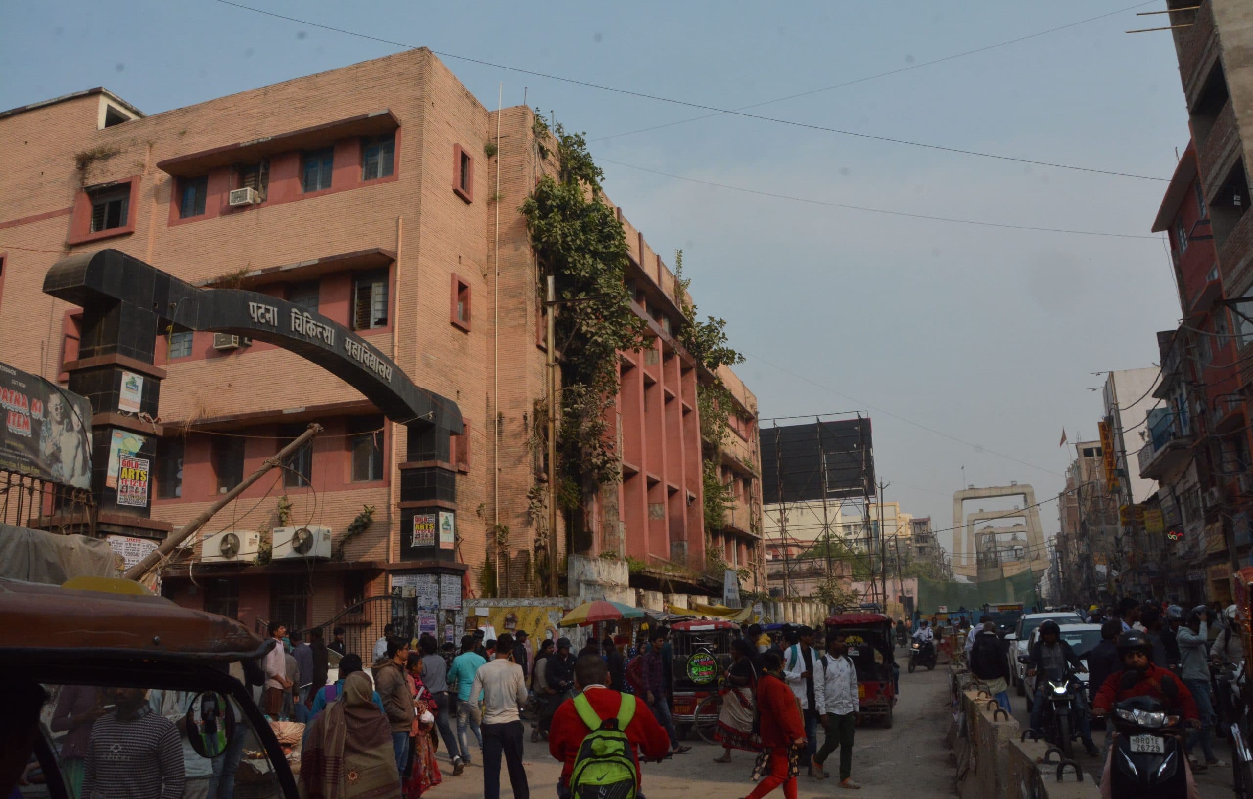 Patna News :पैसे लेकर चतुर्थवर्गीय कर्मियों की जन्मतिथि बदली, पांच लिपिकों पर प्राथमिकी