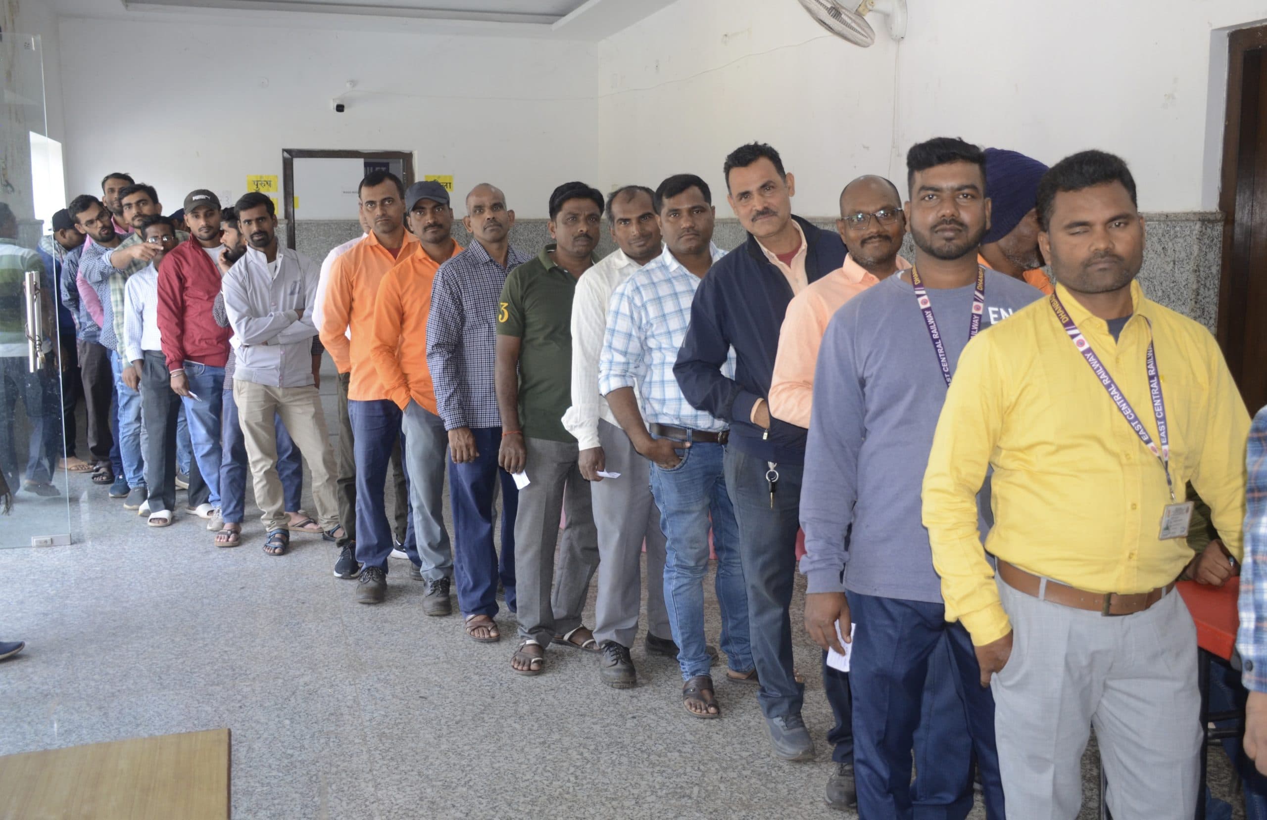 dhanbad news: रेल यूनियन मान्यता चुनाव :पहले दिन 50.06 % मतदान