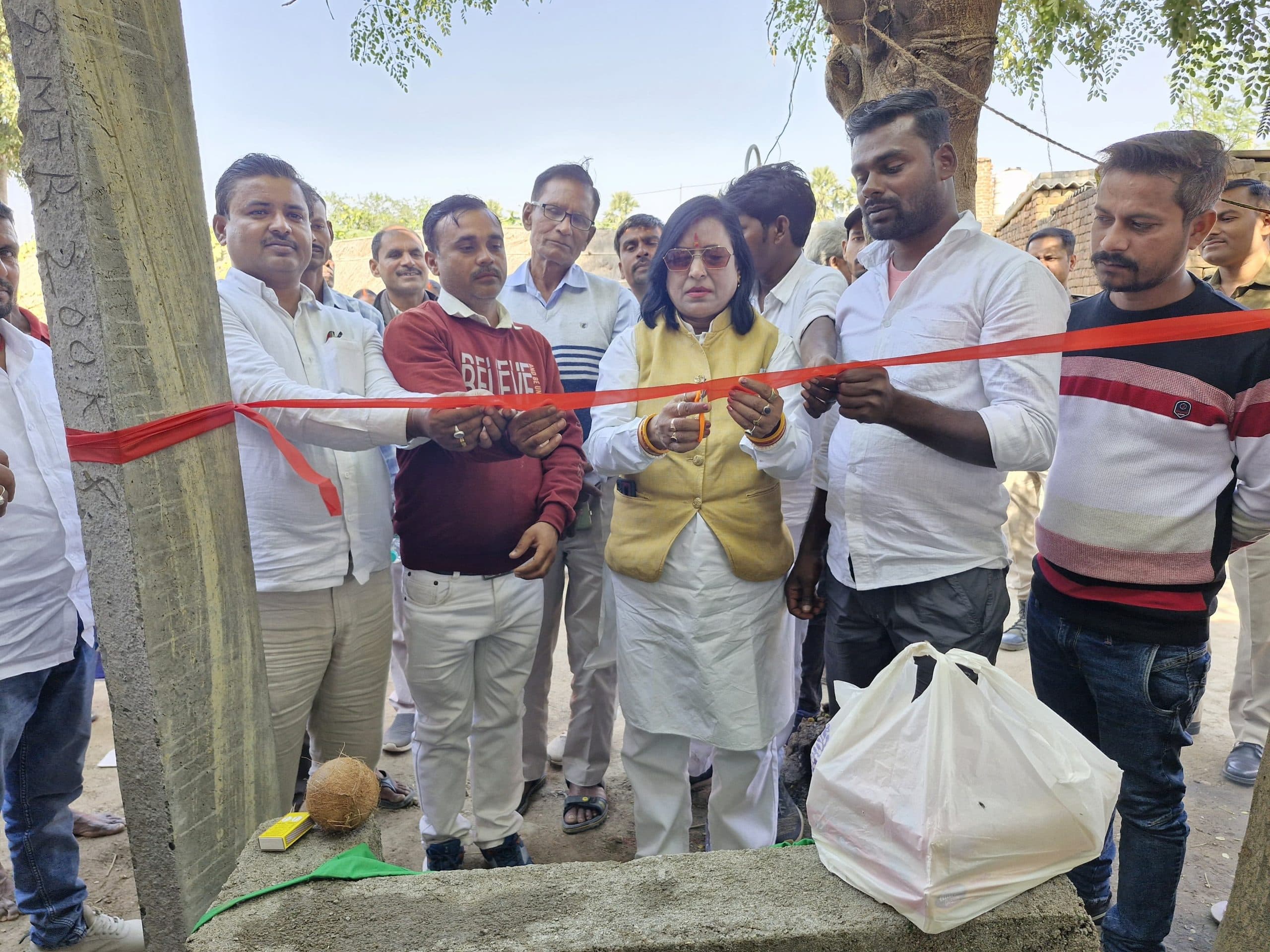 Gaya News : विधायक ने शेरघाटी व आमस में किया दो सड़कों का शिलान्यास