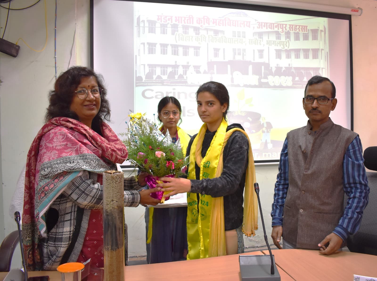 मिट्टी हमारी पारिस्थितिकी तंत्र का एक महत्वपूर्ण हिस्सा