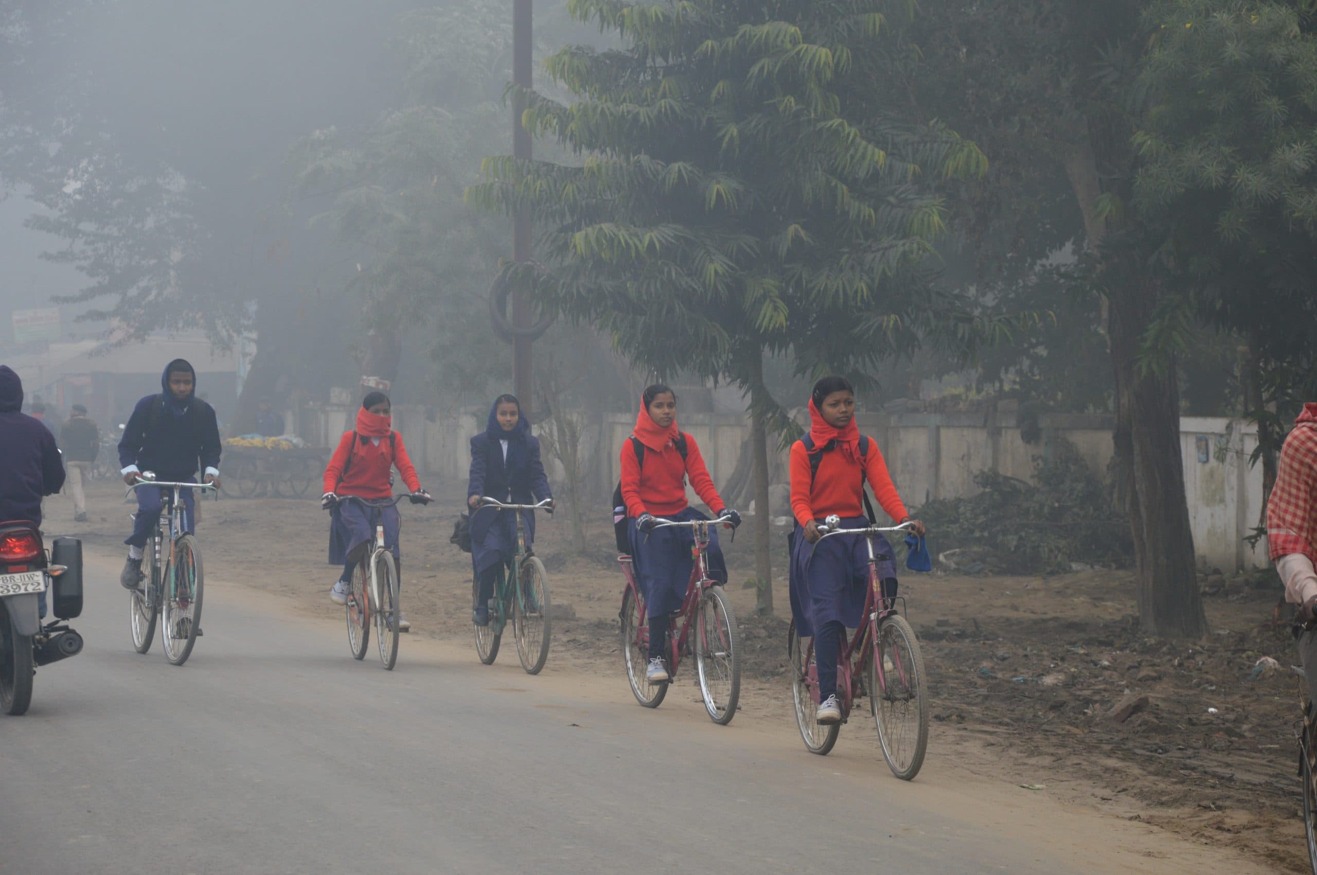 कम होने लगी है दिन में धूप की धमक, सुबह पछुआ कर रहा परेशान