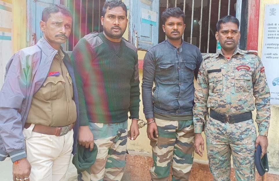 ट्रकों से वसूली करते दो फर्जी पुलिसवाले गिरफ्तार