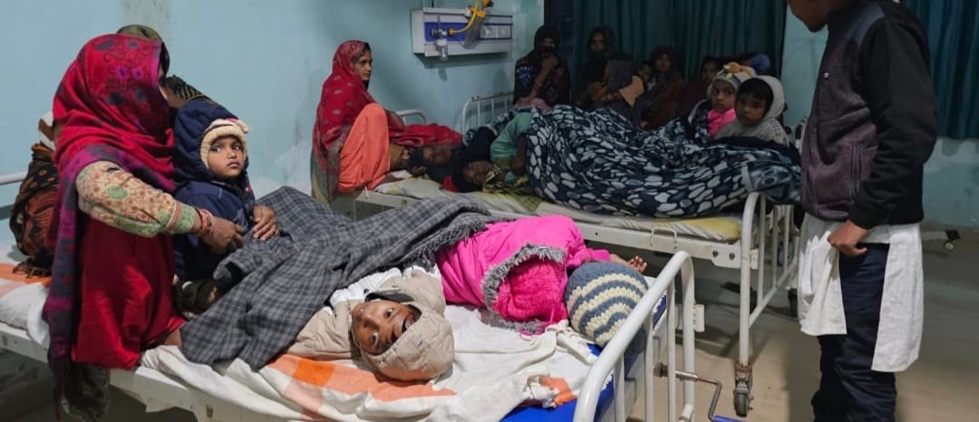 बादाम समझ 21 बच्चों ने खाया रतनजोत (बघनडी) का बीज, उल्टी व पेट दर्द की शिकायत पर अस्पताल में भर्ती