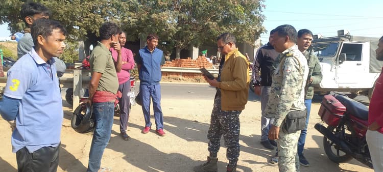 Deoghar News : ऑटो ने बाइक में मारा धक्का, पांच लोग घायल