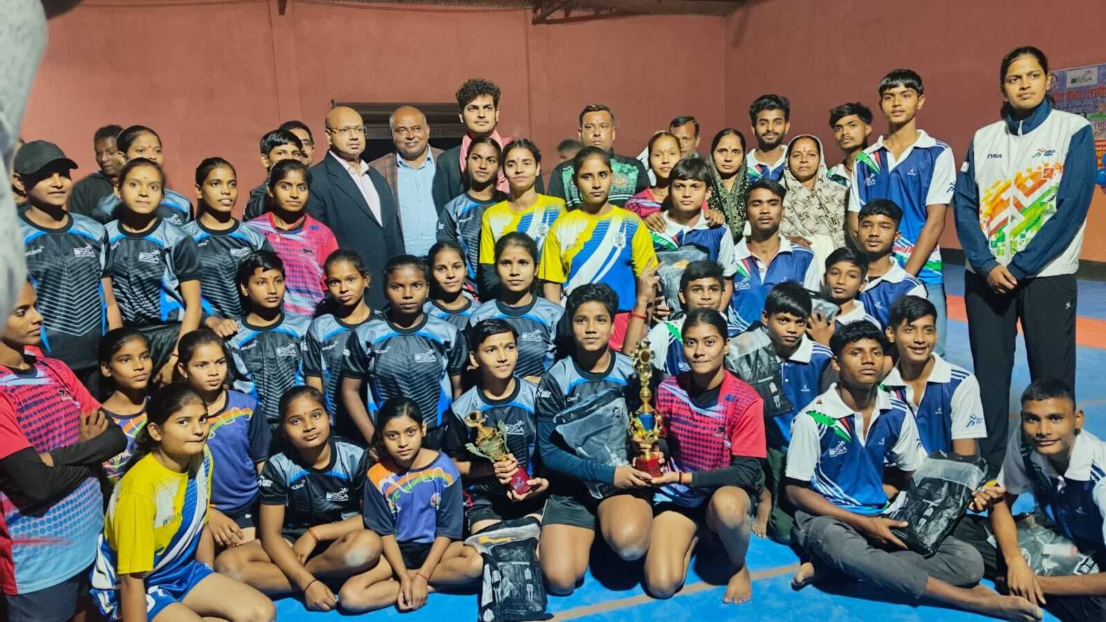 फैंसी बालिका कबड्डी मैच में लखीसराय टीम ने खगौर टीम को पांच पॉइंट से किया पराजित