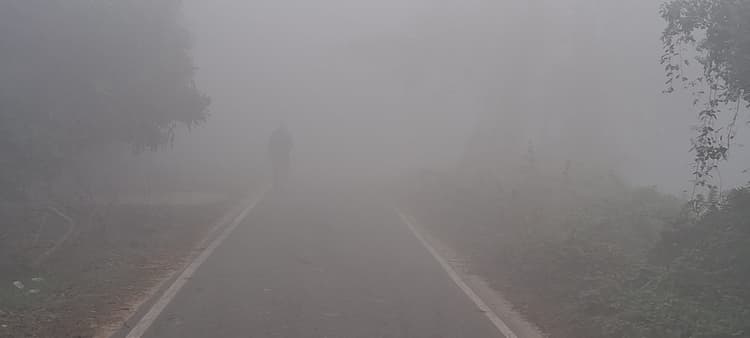 ठंडी में हुई बढ़ोतरी, कुहासे से लोग परेशान