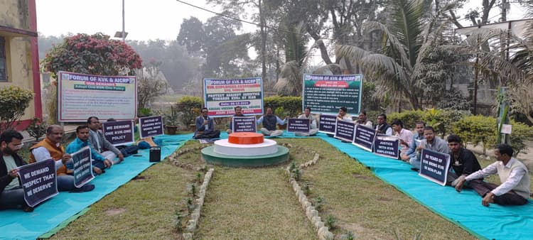 सरकार पर लगाया भेदभाव करने का आरोप