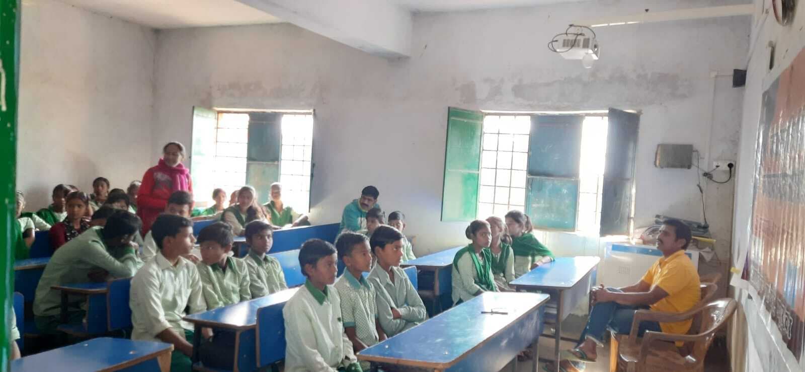 जेंडर आधारित हिंसा की रोकथाम को लेकर स्कूलों में किया जागरुकता कार्यक्रम