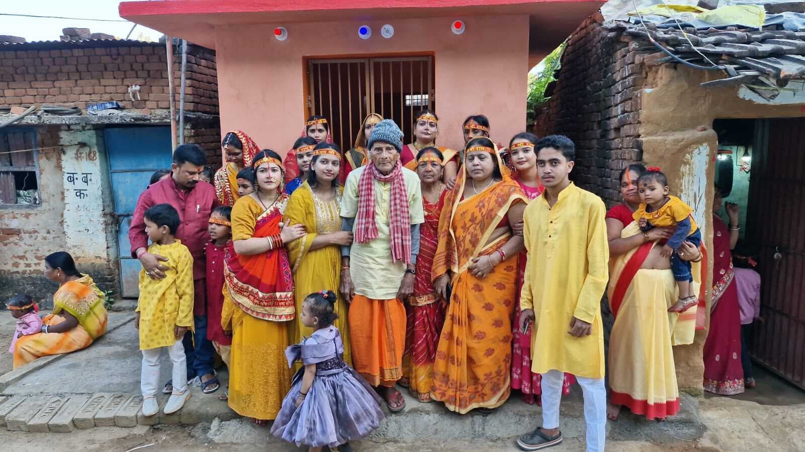 Deoghar News : हनुमान मंदिर की प्राण-प्रतिष्ठा पर निकली भव्य कलश यात्रा