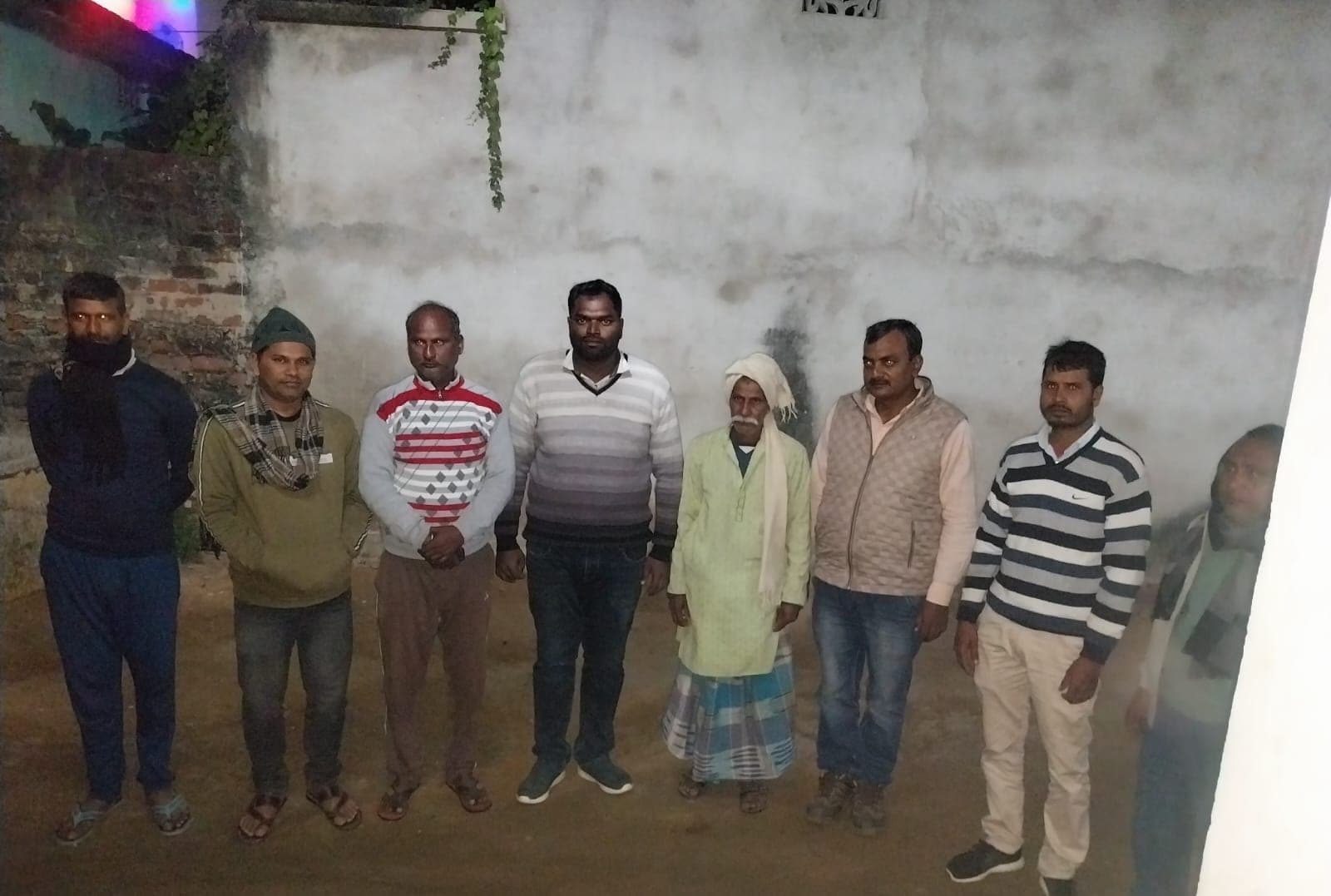 लघु जलसंसाधन विभाग की टीम ने रामचुआ में किसानों के धान क्षति का लिया जायजा