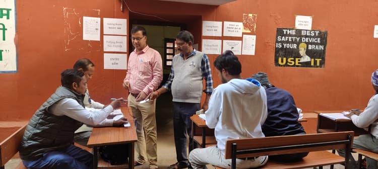 रेलवे मेंस यूनियन चुनाव के दूसरे दिन भी रेलकर्मी ने किया मतदान