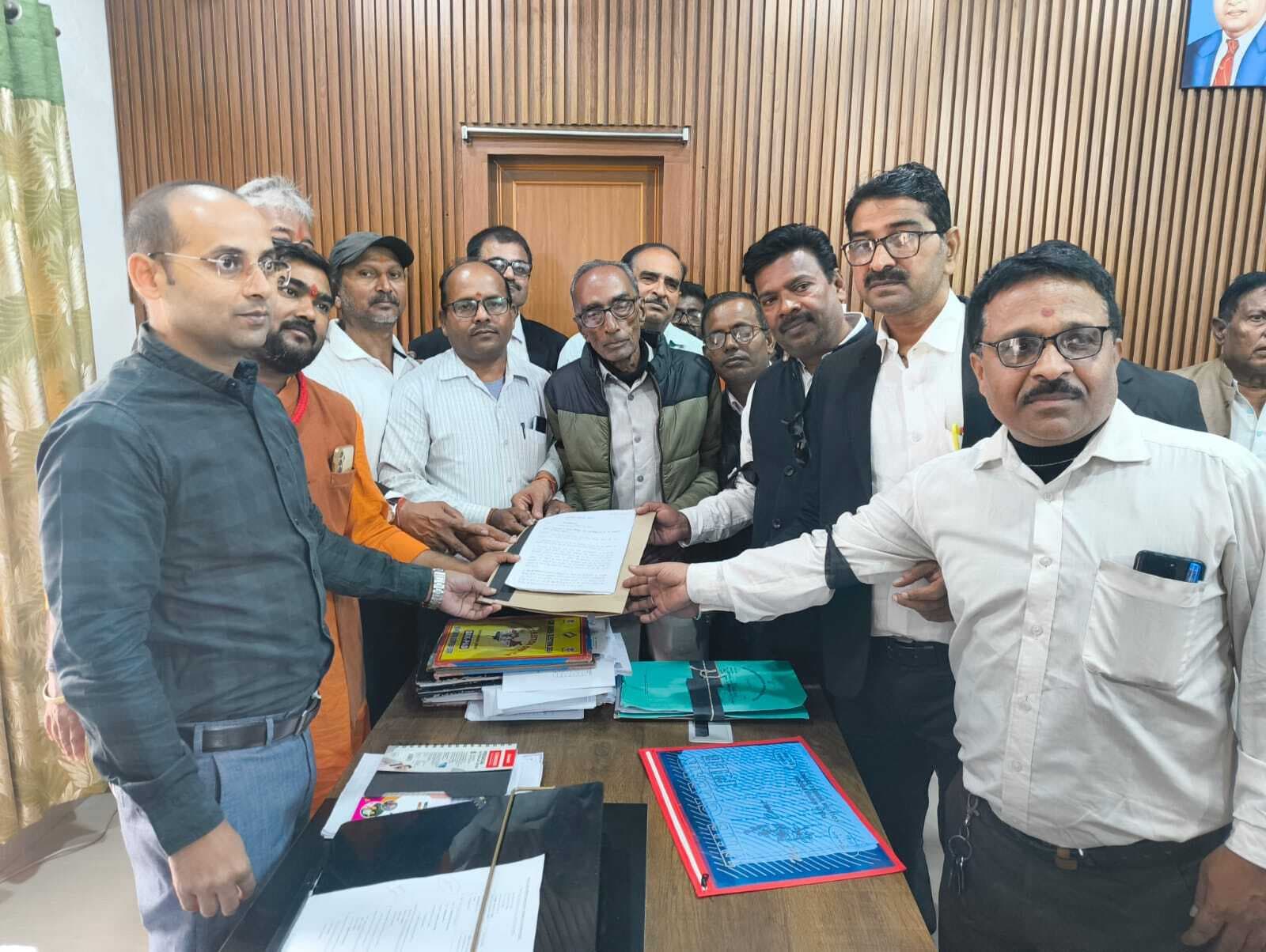 बंगालादेश में हिंदू, सिक्ख, जैन व बौद्धाें पर हो रहे हमले के विरोध में निकाला गया मौन आक्रोश मार्च