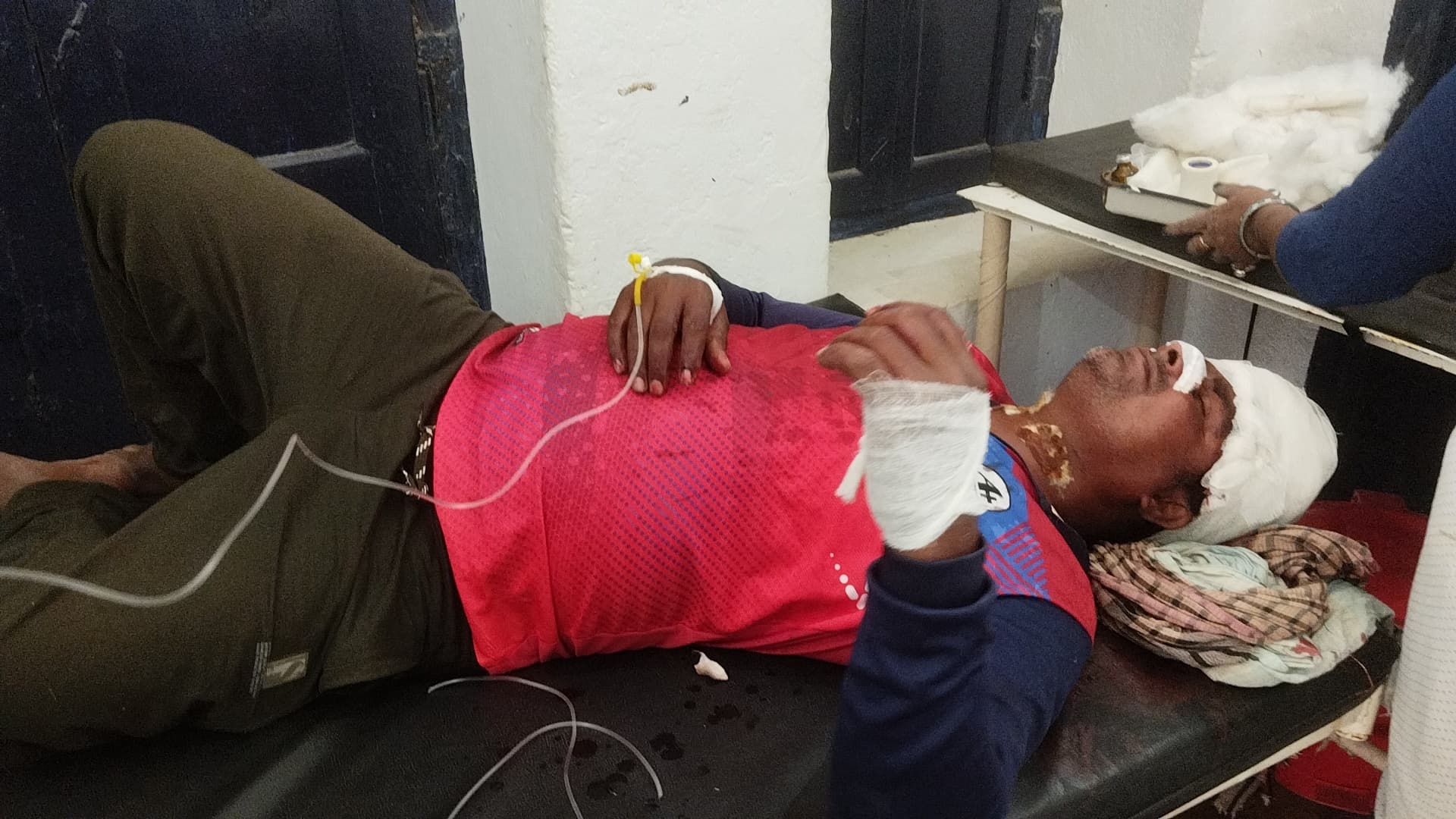 आपसी विवाद में युवक पर छूरा से किया हमला, अस्पताल में भर्ती