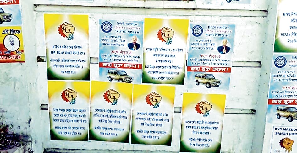 डीवीसी के अधिकारियों के खिलाफ मजदूर संघ का पोस्टर