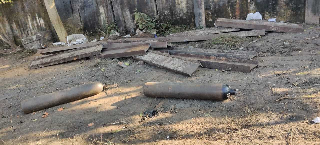 सफाई में मिले गर्डर पर बीडीओ व ठेकेदार ने किये अपने-अपने दावे