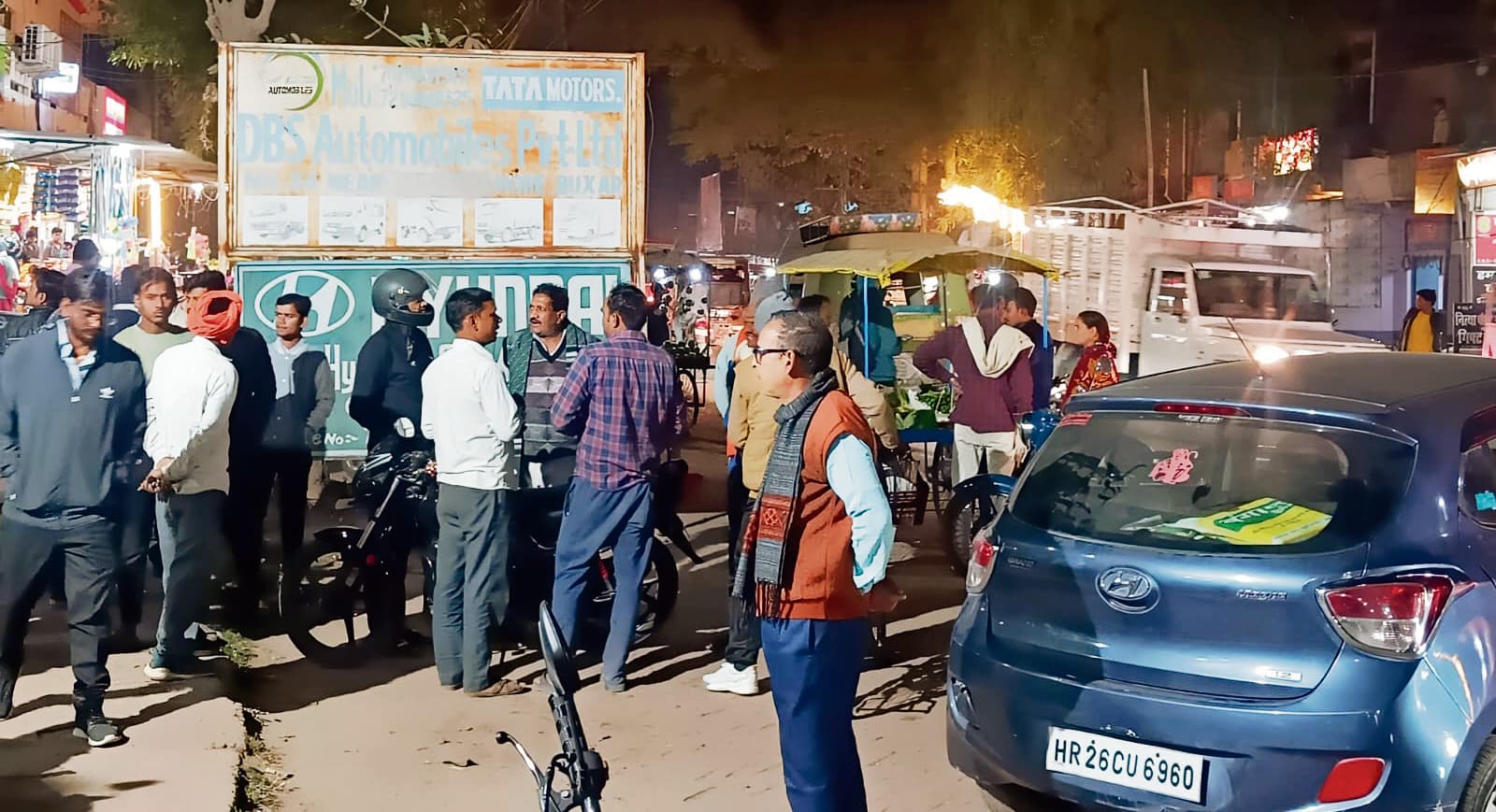 Buxar News : अपराधियों ने फिल्मी स्टाइल में कार सवार से लूटे 10 लाख के गहने व नकद