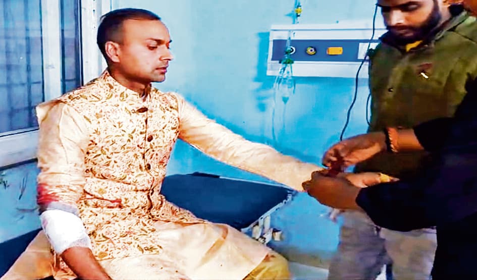 बरात में नाच के दौरान हुए विवाद में दुल्हन के भाई को मारी गोली