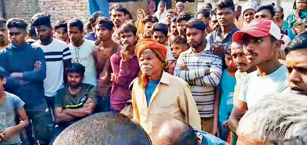 hajipur news. मैजिक वैन के धक्के से बच्ची की गयी मौत