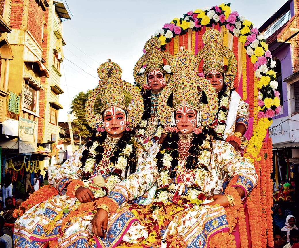 Buxar News: धरती पर देव लोक का नजारा, श्रीराम की निकली बरात