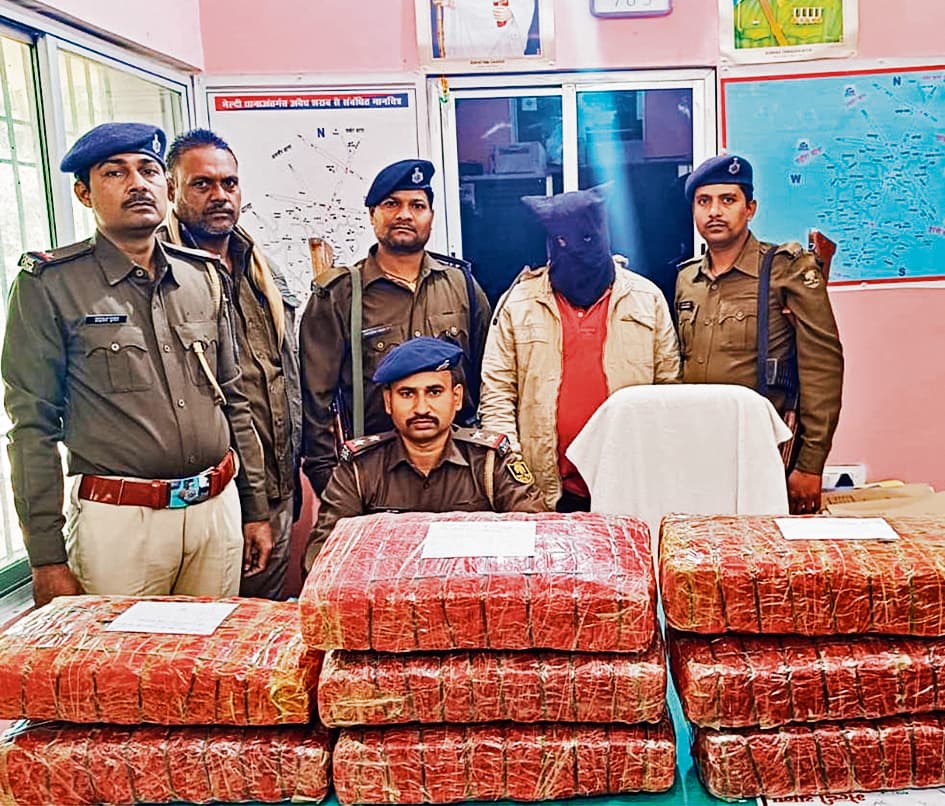 Chhapra News : 55 किलो गांजा के साथ तस्कर गिरफ्तार