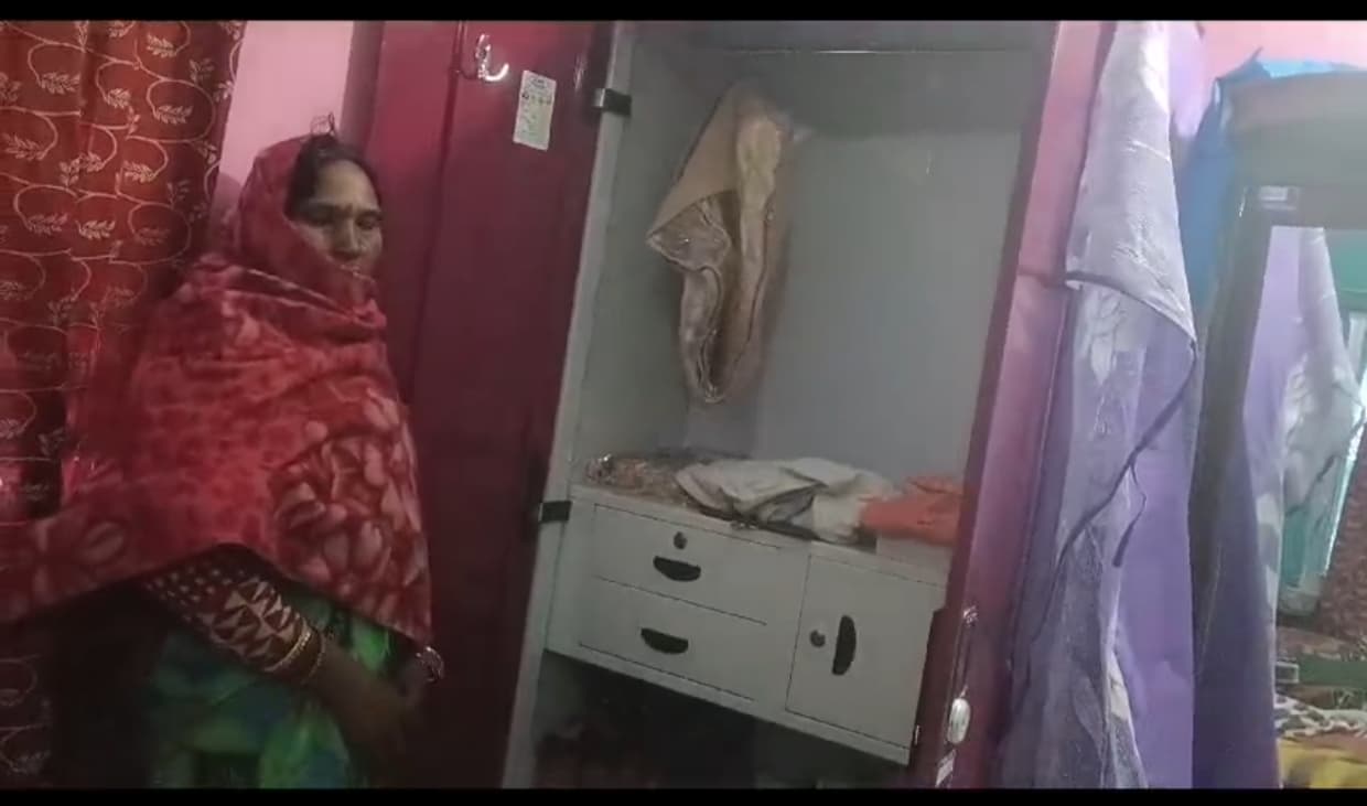 एक ही रात दुकान व घर से नकदी समेत सामान की चोरी