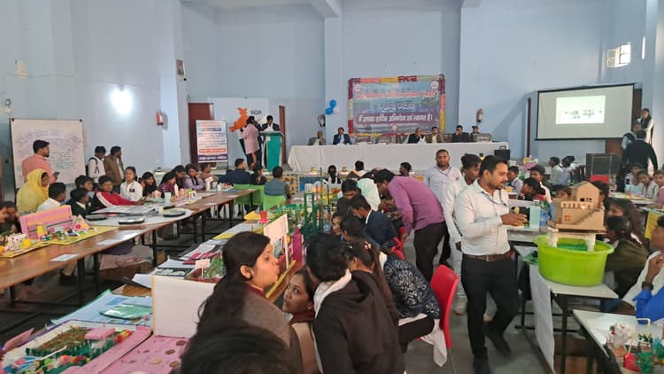 Katihar news : 52वीं जिला स्तरीय बाल वैज्ञानिक प्रदर्शनी मेला का हुआ आयोजन