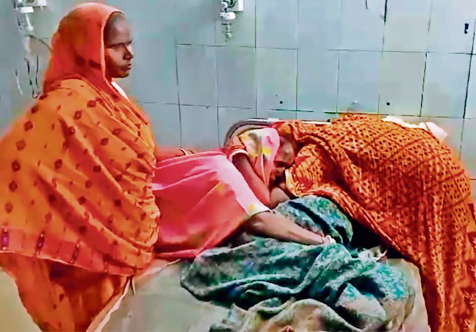 hajipur news. इ-रिक्सा पलटने से घायल युवक की इलाज के दौरान मौत