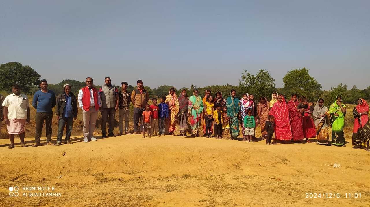 Giridih News: आवाजाही के पुराने रास्ते पर वन विभाग के खोद डाली पिट, ग्रामीणों में रोष