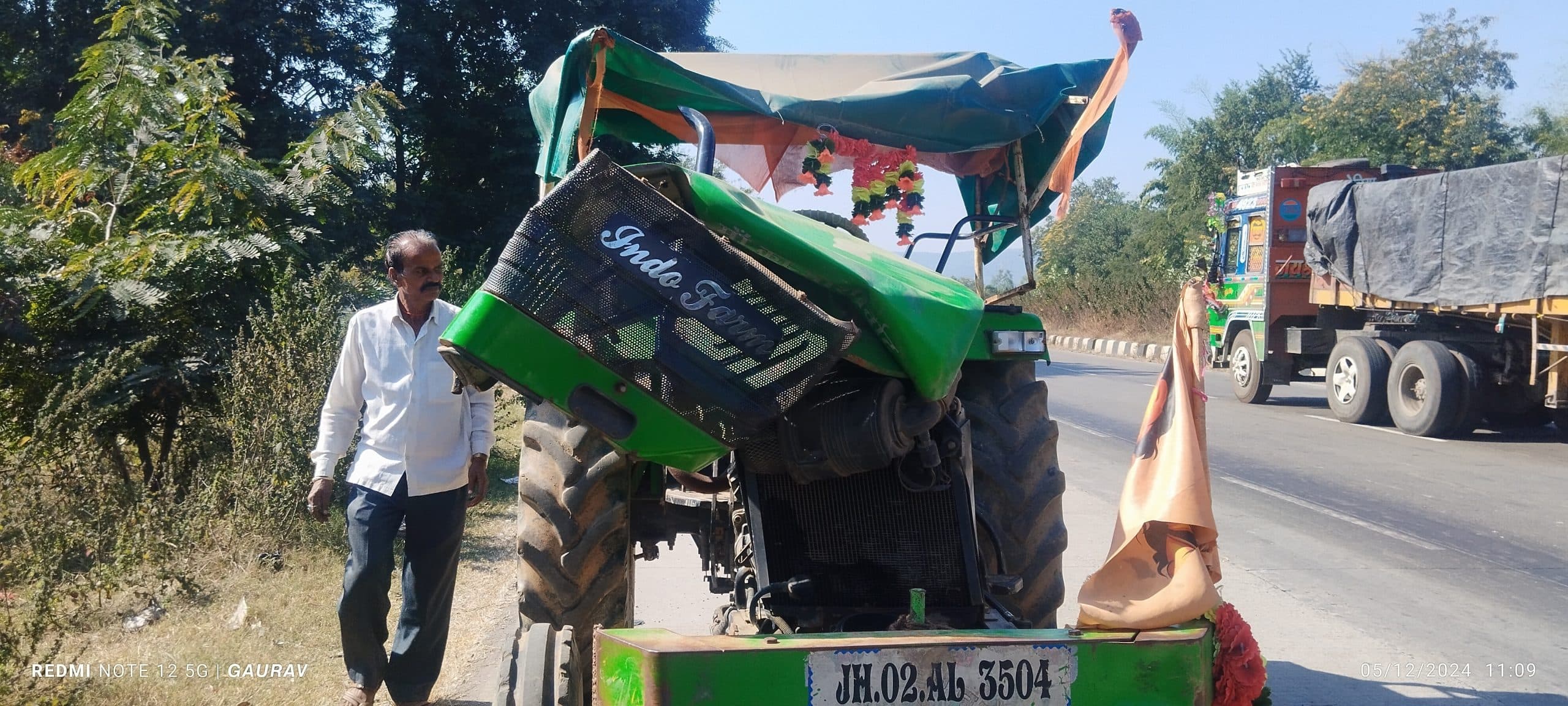 Giridih News: अटका में दूसरे दिन भी हाथियों का उत्पात जारी, दो घरों को तोड़ा, खलिहान में रखा धान खा गये