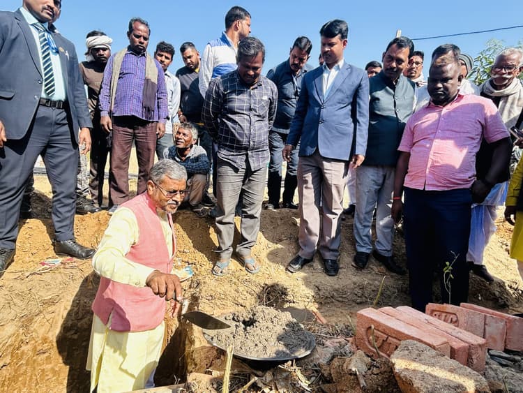 Giridih News: धनवार विधायक ने रखी मांझीथान की आधारशिला