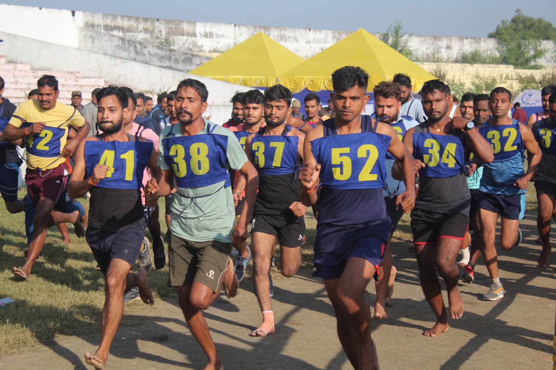 Watchman Recruitment Race: रनिंग के दौरान चार अभ्यर्थियों की तबीयत बिगड़ी, ट्रैक पर गिरे