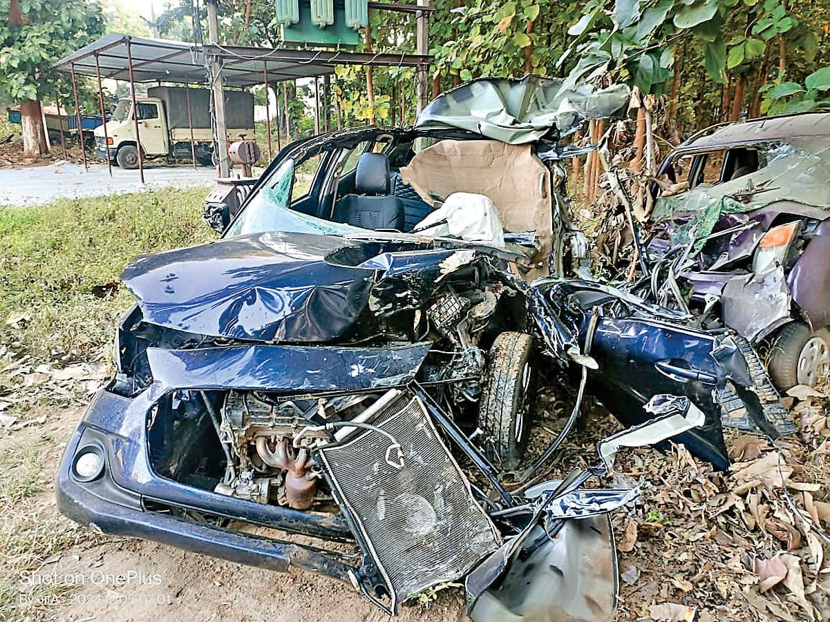 News of accident in Gumla : खड़े ट्रक से टकरायी कार, रांची के चार लोगों की मौत