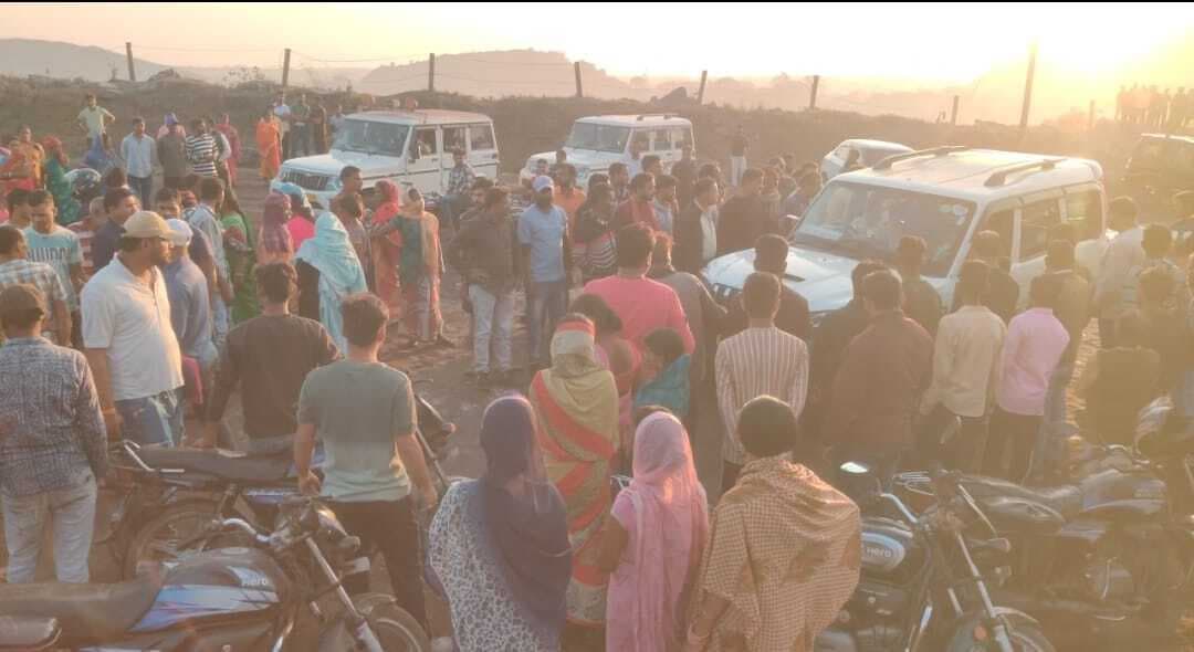 Dhanbad news : पर्यावरण टीम ने प्रदूषण का लिया जायजा भौंरा के लोगों ने समस्याओं से कराया अवगत