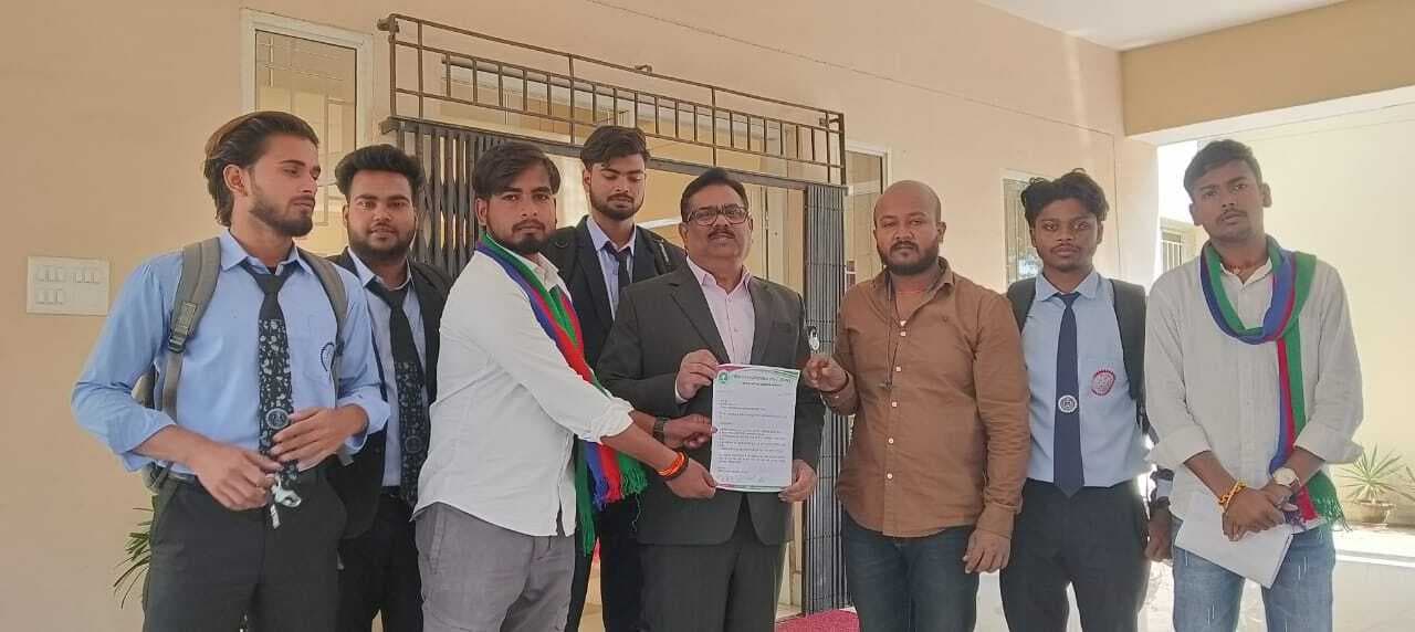 ranchi news : आजसू छात्र संघ ने डीएसपीएमयू के कुलपति को सौंपा ज्ञापन