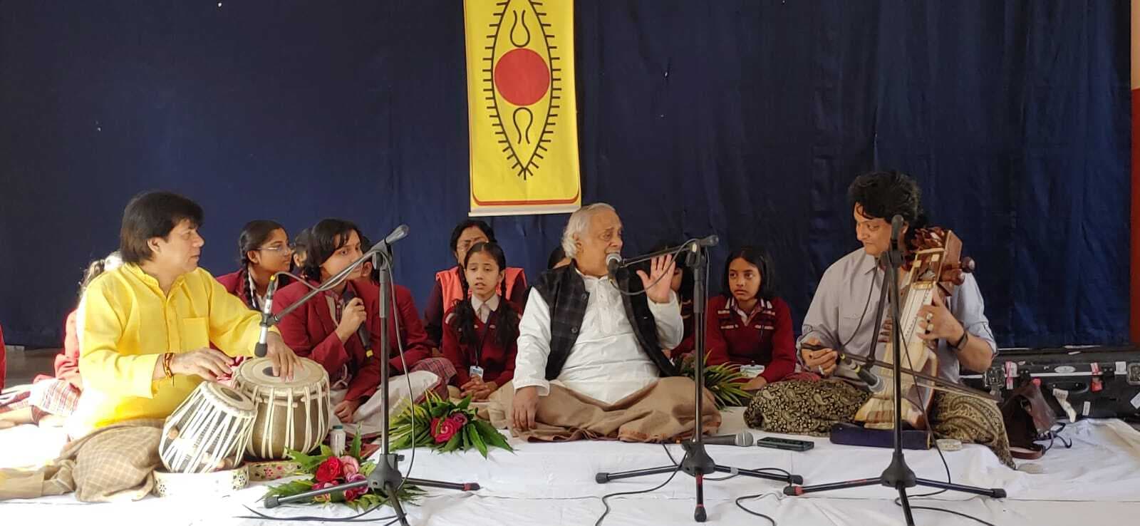 ranchi news : डीएवी कपिलदेव में शास्त्रीय गायक अजय पोहनकर ने दी प्रस्तुति